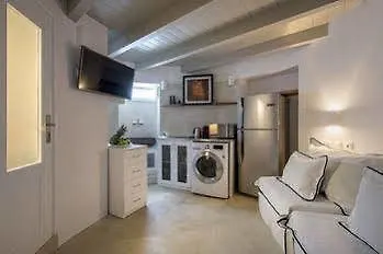 Windmill Santorini Exclusive Retreat * 이메로비글리